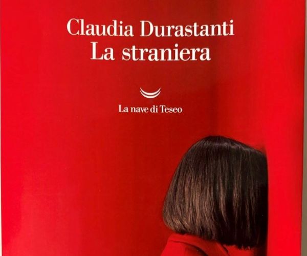 Abitanti di Neverland, in cerca di futuro: “La straniera” di Claudia Durastanti  