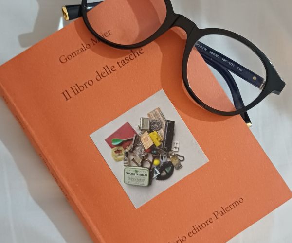 Frugare nelle tasche