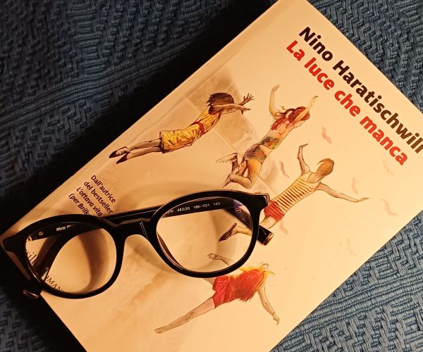 La luce che manca. Epica e tragedia in un romanzo di Nino Haratischwili