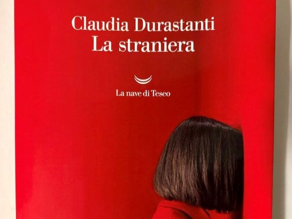 Abitanti di Neverland, in cerca di futuro: “La straniera” di Claudia Durastanti  