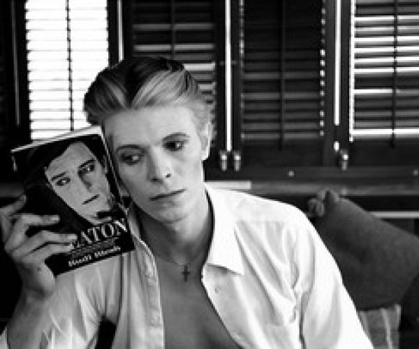 «Ain’t you proud that you’ve still got faces?»: Uno, nessuno, centomila David Bowie