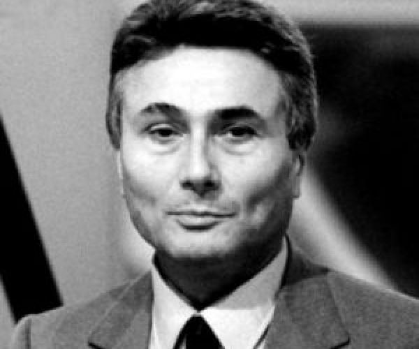 Piccola petizione per inserire Arbasino nel canone scolastico