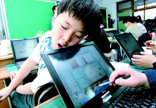 COREA DEL SUD - 0308 - Scuola digitale