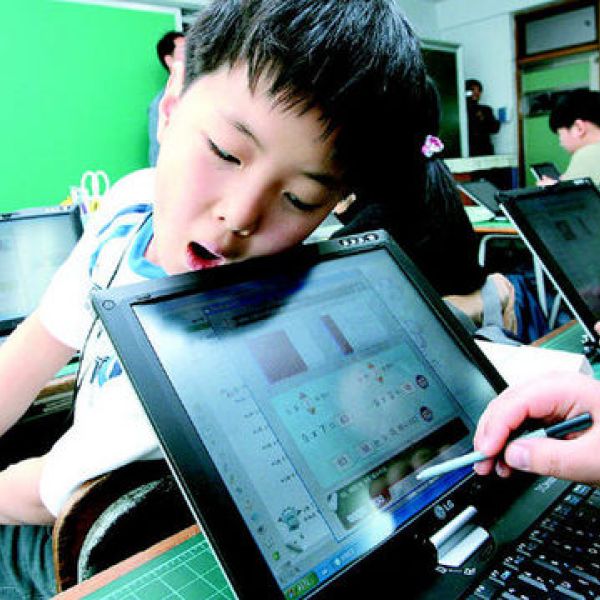 COREA DEL SUD - 0308 - Scuola digitale