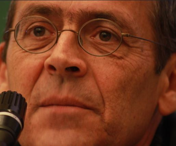 Il divieto degli smartphone alla luce del pensiero di Bernard Stiegler