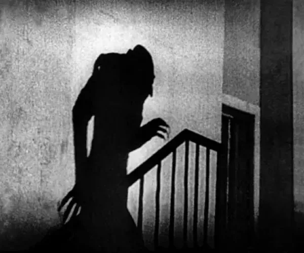 Vampiri alla finestra. Per una lettura (anche) italiana sui vampiri