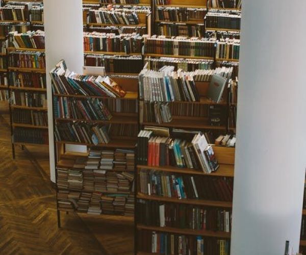Verificare il canone tra i banchi di scuola