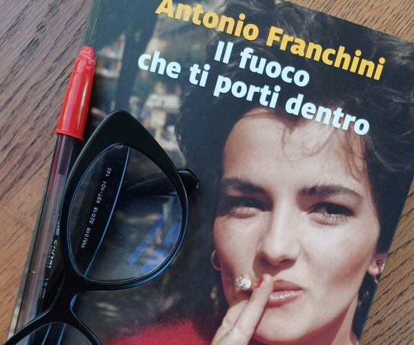 «Mia madre puzza». Su “Il fuoco che ti porti dentro” di Antonio Franchini